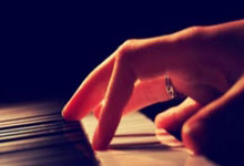 中国队包揽越野滑雪女子5公里(自由技术) 前三.